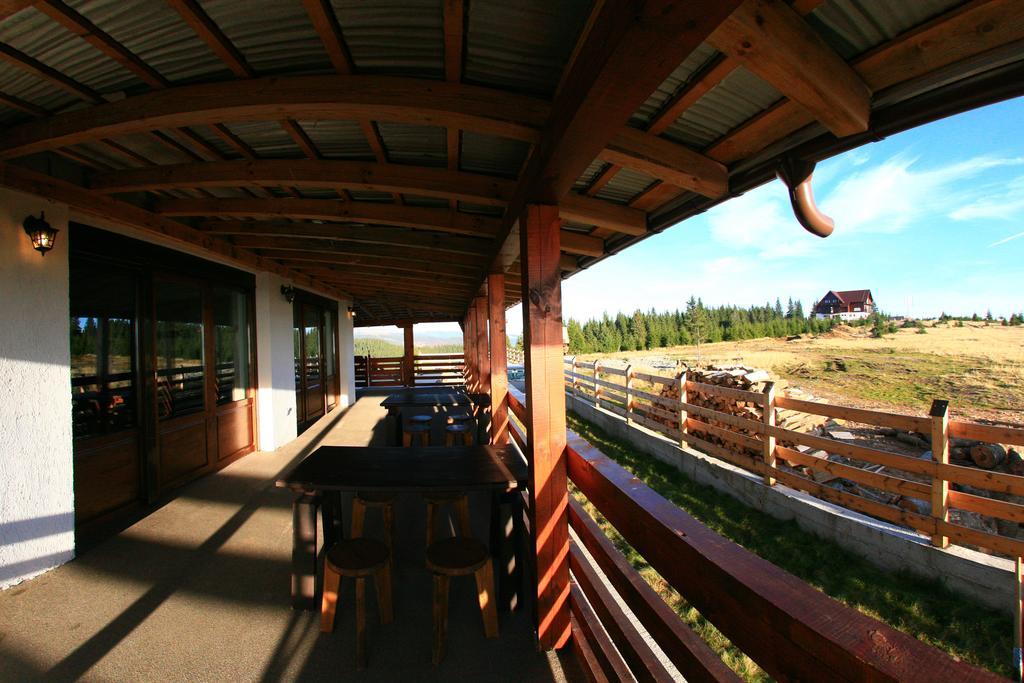 Pensiunea Muntele Alb Horezu Exterior photo