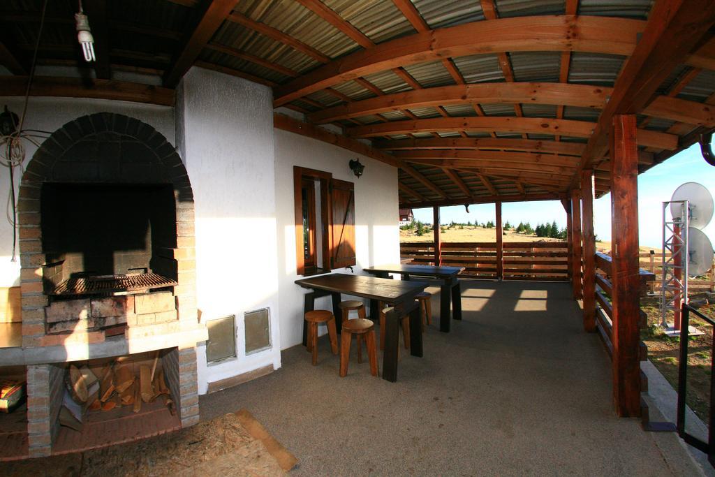 Pensiunea Muntele Alb Horezu Exterior photo