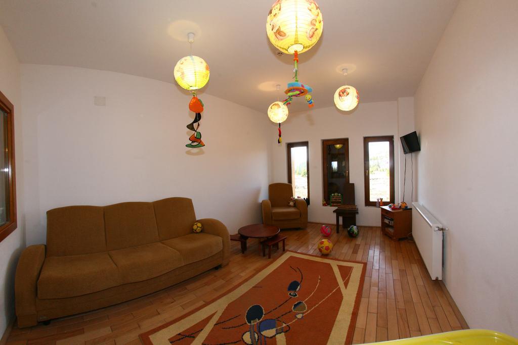 Pensiunea Muntele Alb Horezu Exterior photo
