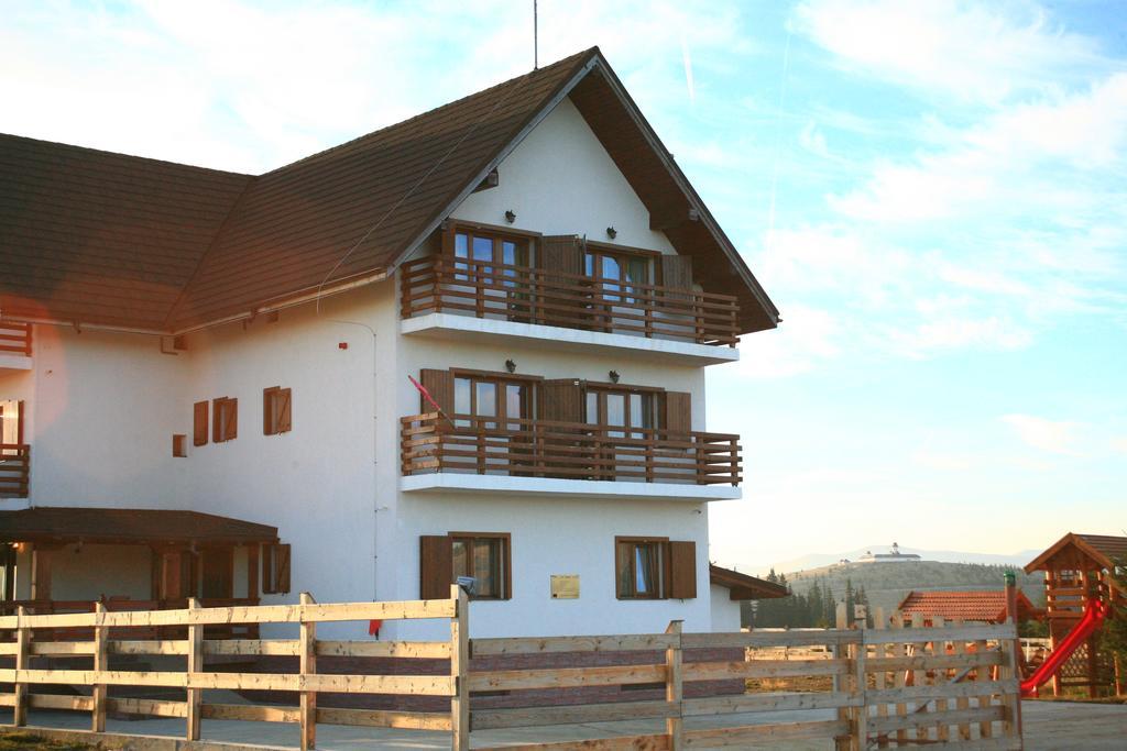 Pensiunea Muntele Alb Horezu Exterior photo