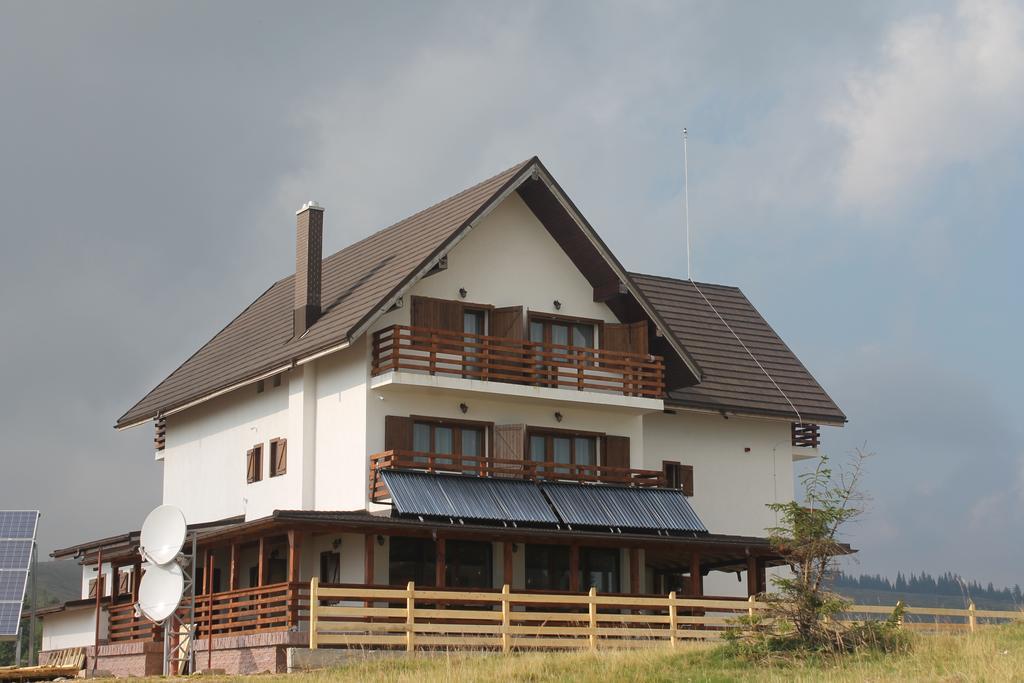 Pensiunea Muntele Alb Horezu Exterior photo
