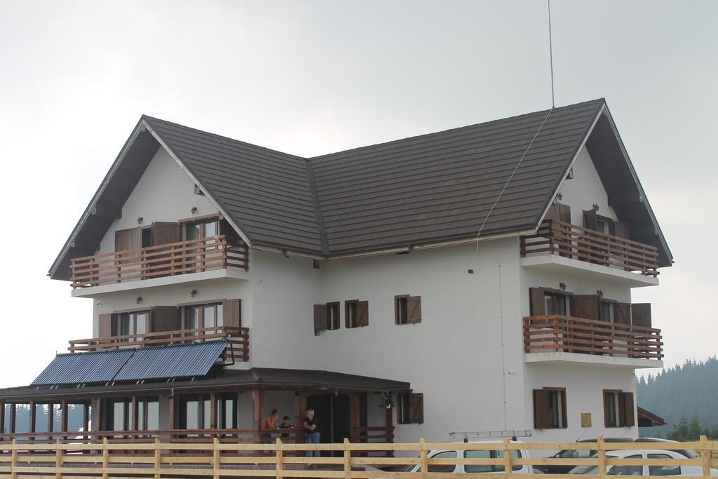 Pensiunea Muntele Alb Horezu Exterior photo