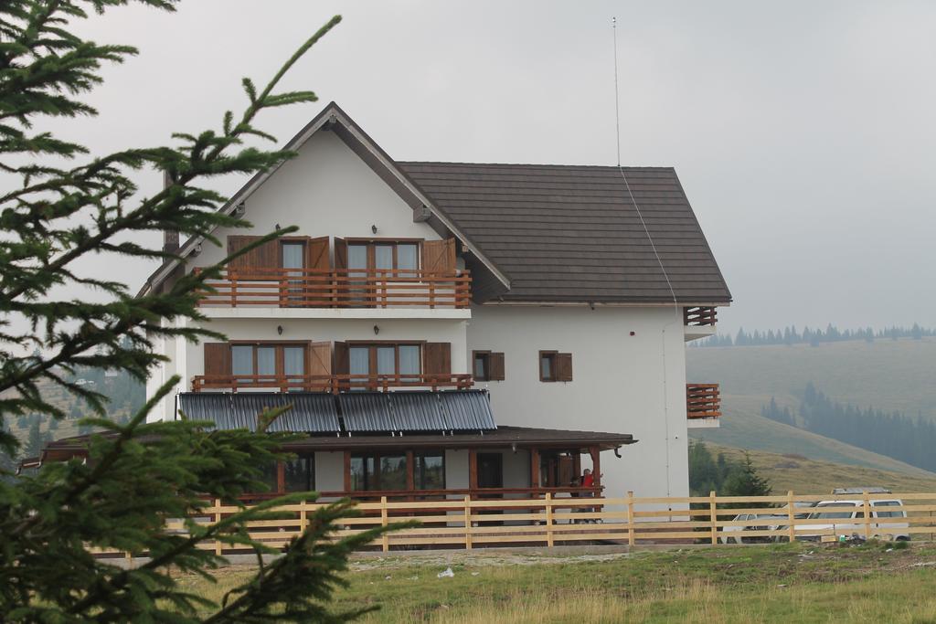 Pensiunea Muntele Alb Horezu Exterior photo