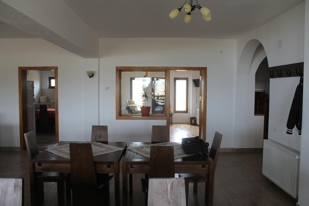Pensiunea Muntele Alb Horezu Exterior photo